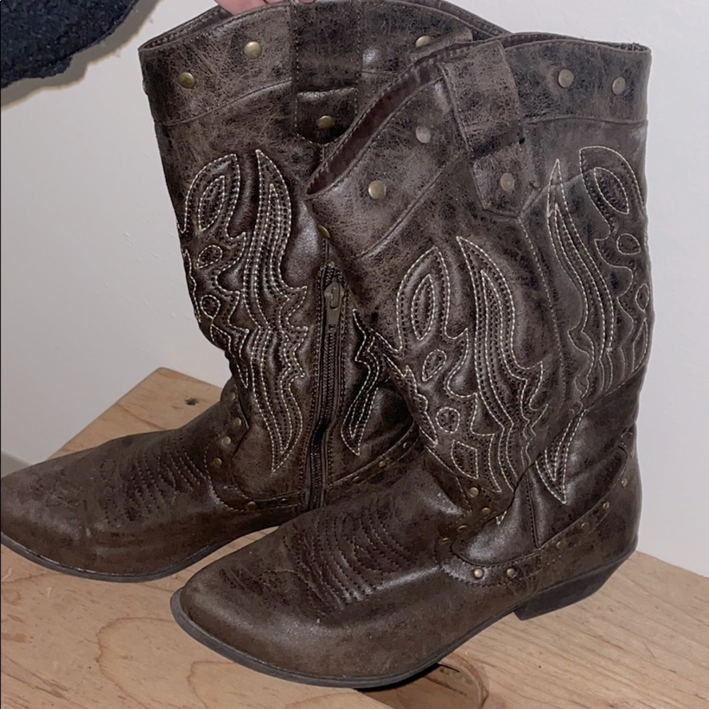 Size 8 cowboy boots